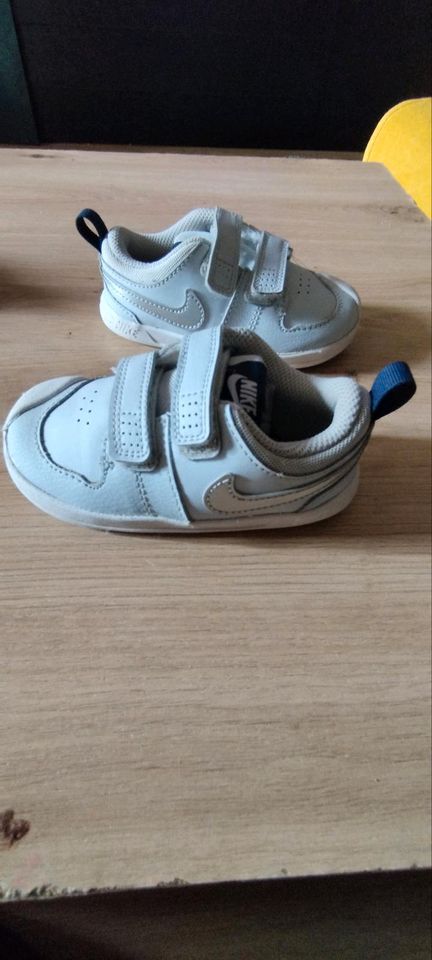 Nike Schuhe Kinder Größe 23.5 in Essen