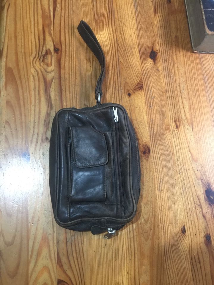 Herren Handtasche braun in Kirchen (Sieg)