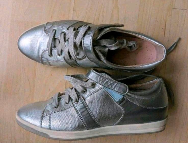 Hugo Boss Sneaker 38 Echtleder Kombi Stoff silber in Aalen