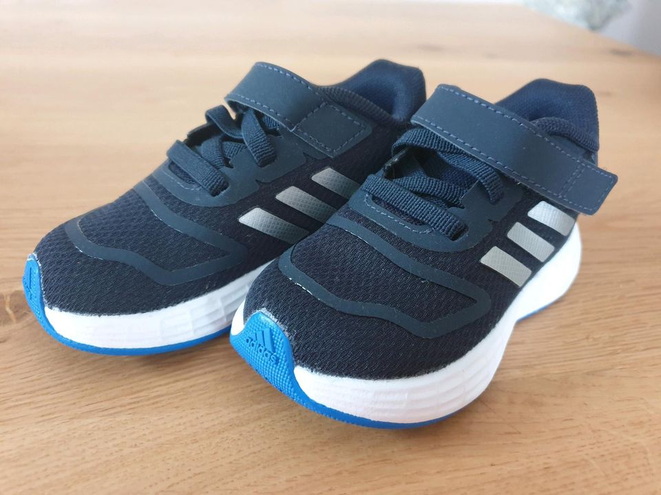 Adidas Duramo 10 EL I Schuhe, Gr. 20, dunkelblau mit Silber, blau in  Sachsen - Ehrenfriedersdorf | Gebrauchte Kinderschuhe Größe 20 kaufen |  eBay Kleinanzeigen ist jetzt Kleinanzeigen