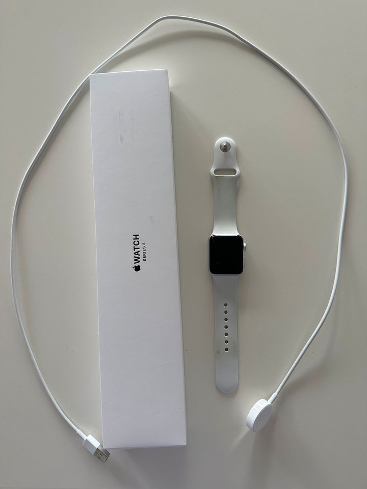 Apple Watch Series 3 38mm silber in Schwanau