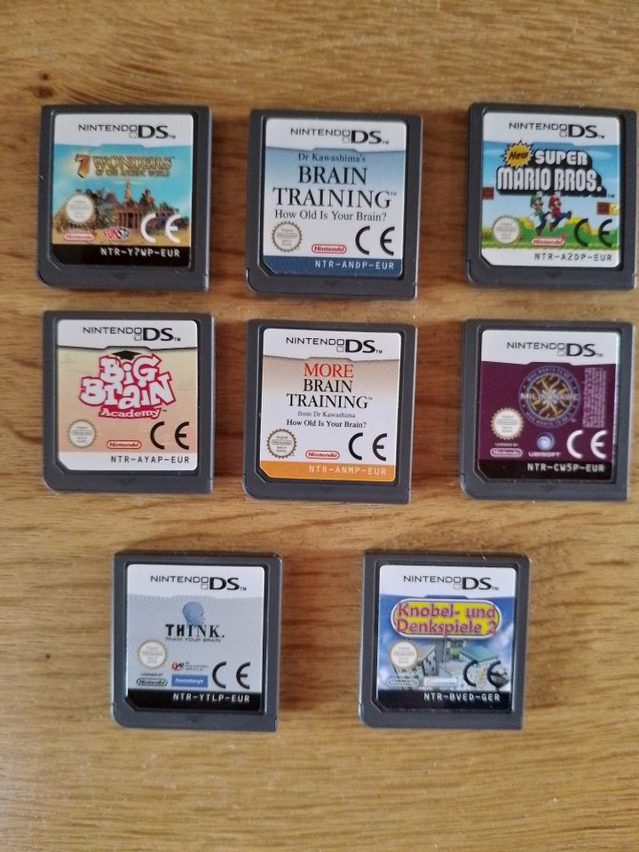 Nintendo DS mit Reiseset und 8 Spielen in Pulheim