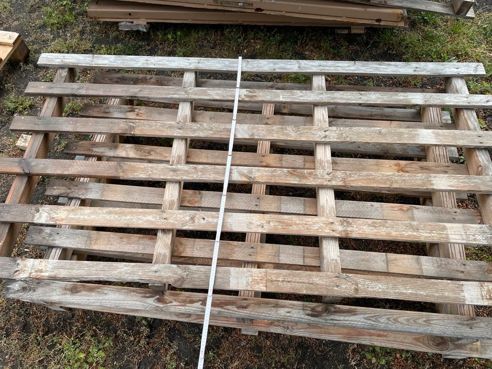 Große unterschiedliche  Paletten Hochbeet  Holzlager Holzpaletten in Großräschen