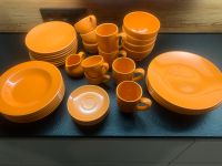 Geschirr orange Tassen Teller Schüsseln Milchkännchen Sachsen - Wilsdruff Vorschau