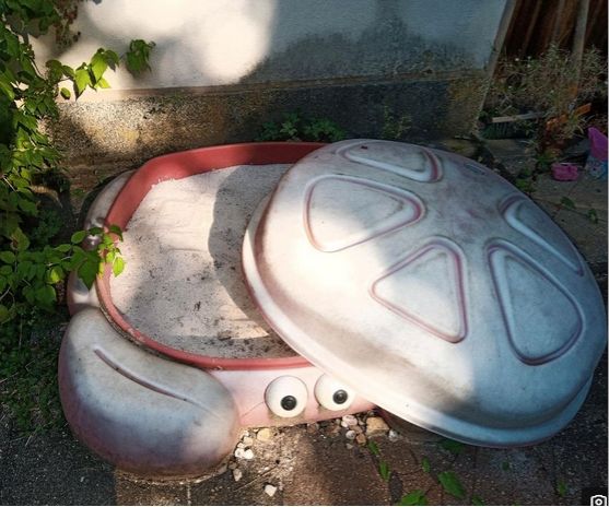 Sandkasten mit Deckel in Bergisch Gladbach