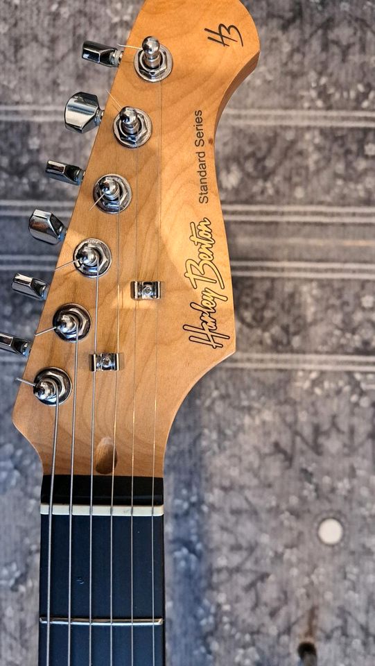Harley Benton Stratocaster HSS E-Gitarre inkl. Tasche in Neuss