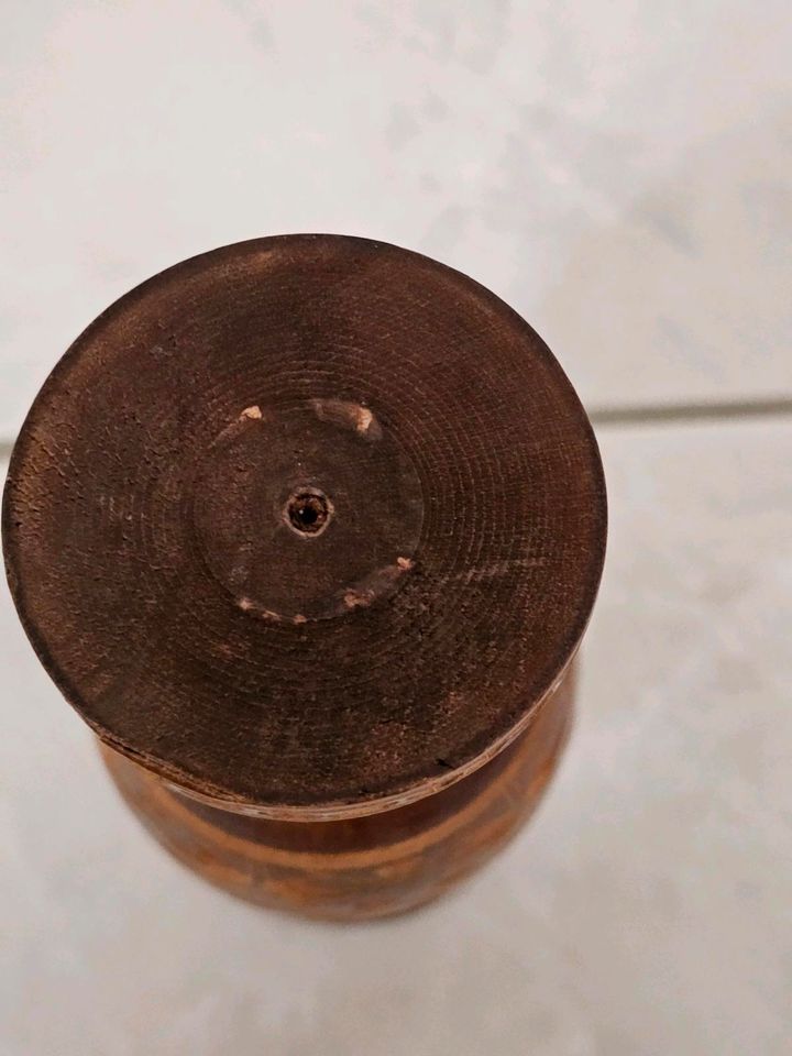 Geschnitze Vase aus Holz, Vintage in Berlin