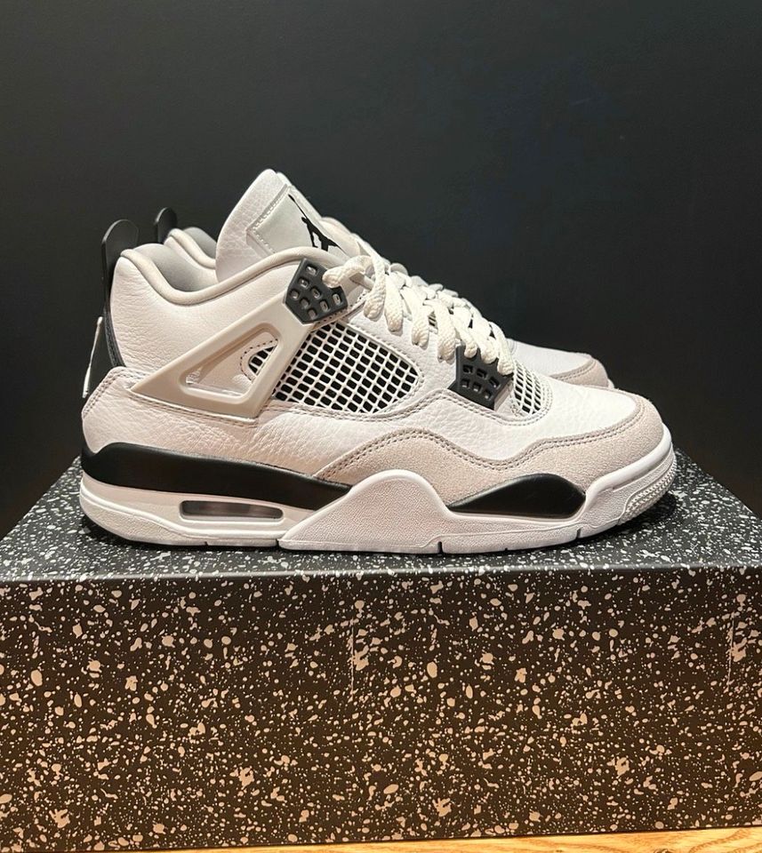 Jordan 4 millitary black in Waldmohr