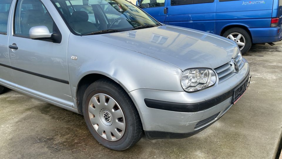 Vw Golf 1,4 16V 4 Variant 1 Hand Januar 2025 TÜV in Cuxhaven