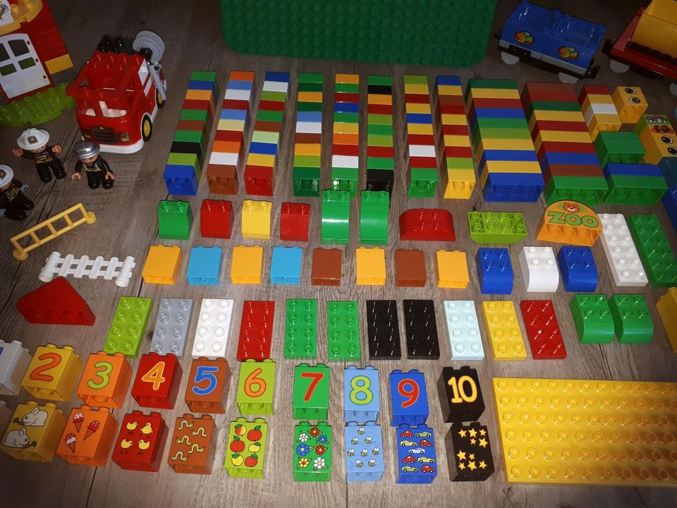 Lego Duplo sammlung mit Feuerwache und grosser Bauplatte in Kiel