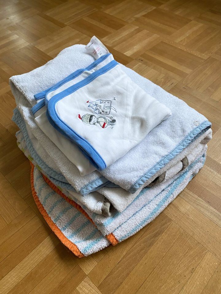 Baby Badehandtuch mit Kapuze / Badeponcho / Bademantel in Köln