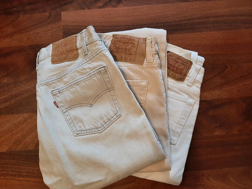 Original Levi's Jeans Hellgrau W 30 L 32 Levis Grau in Frankfurt am Main