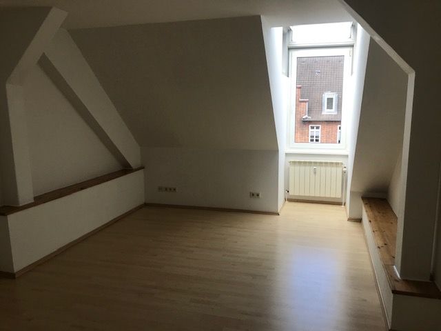 NEUES INSERAT Gemütliche 3-Zimmer-DG-Wohnung in der alten Grenzlandkaserne zu vermieten in Flensburg