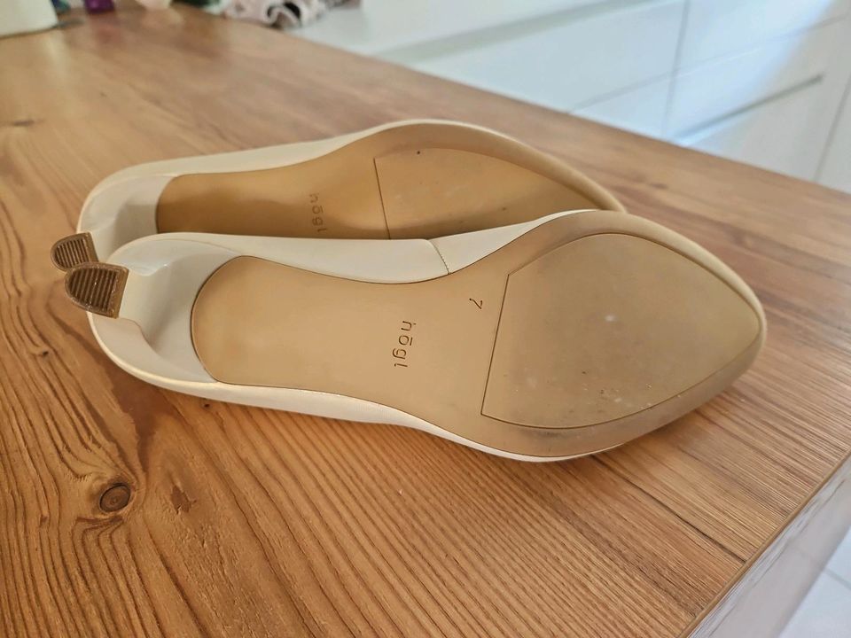 Högl Pumps NEU Hochzeit Braut crème Gr 7 in Markgröningen