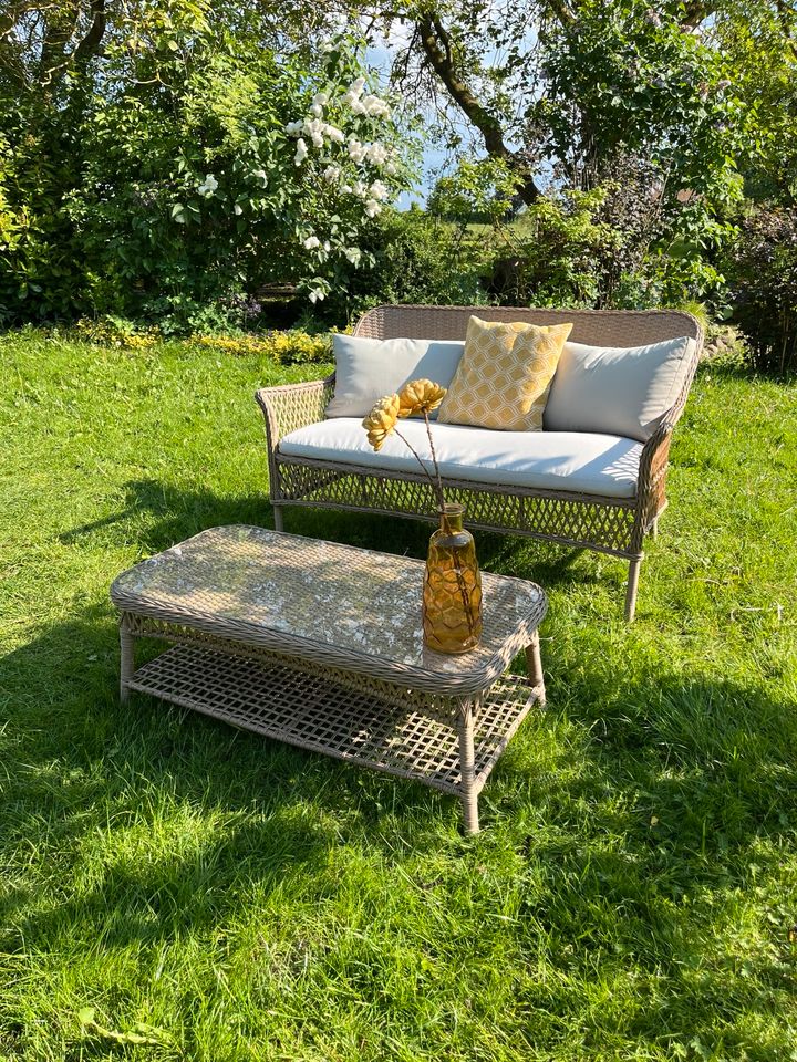 Gartensofa Couch mit Tisch in Neubukow