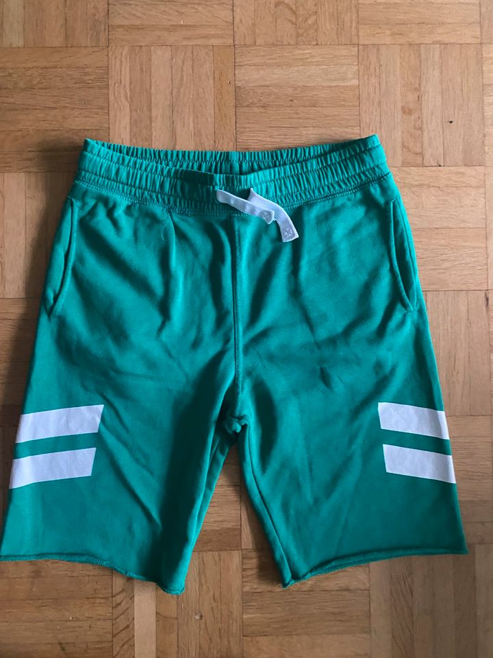 Kurze Hosen Shorts Gr. 146 152 WE H&M in Düsseldorf