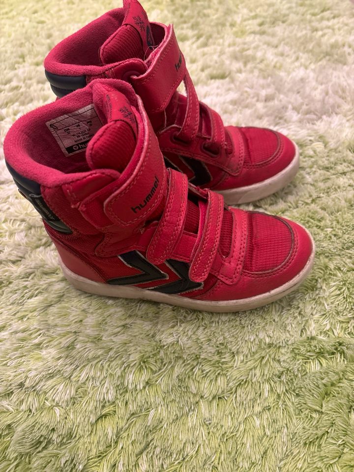 Hummel Sneakers rot/rosa in Gr. 31/32 in Niestetal