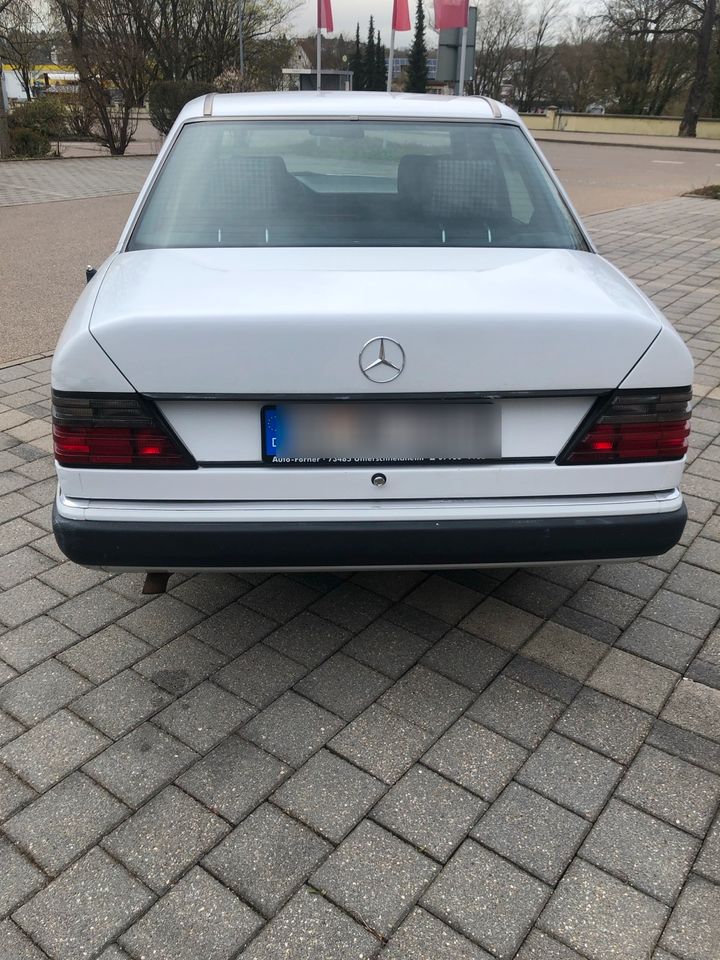 Oldtimer Mercedes Benz E220  220E W124 Tausch in Aalen