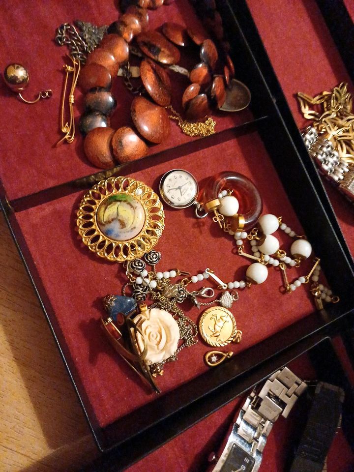 Modeschmuck Konvolut in Duisburg