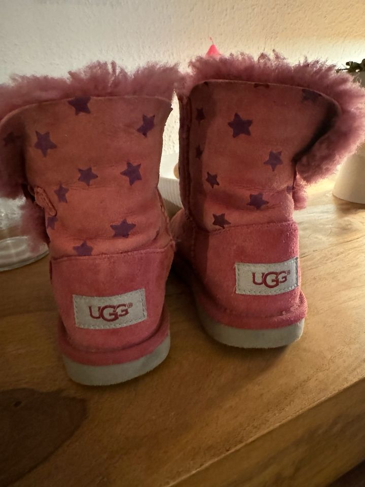 UGG Kinderstiefel Gr. 28 in Dettingen an der Erms