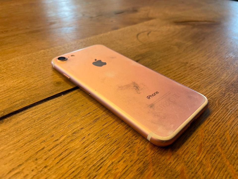 Apple iPhone 7, Rose Gold, 32 GB, Model A1778 inkl. Hülle in Berlin