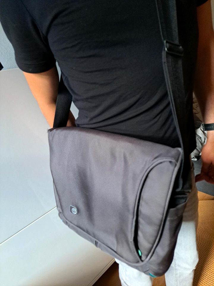 Booq Taipan Shadow S Messenger Bag grau Laptop Tasche 13 Zoll in Stade