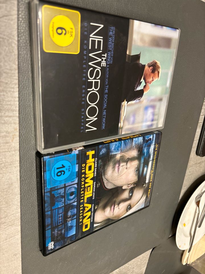 Homeland/ the newsroom 1. Staffeln! DVD in Asperg