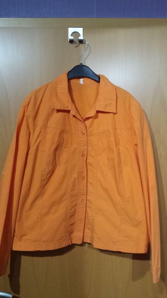 Bluse Gr .40/42 orange. Leichte Jacke. in Wagenfeld
