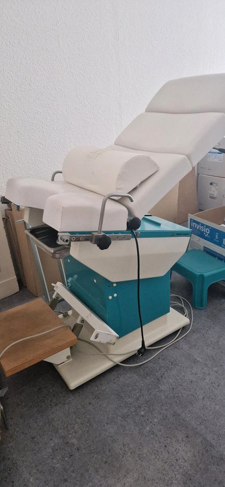 Gynäkologischer Stuhl ohne Beinstützen in Berlin