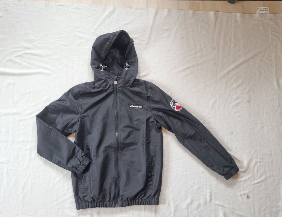 Ellesse Terrazzo Jacke Größe S Schwarz in Heroldstatt