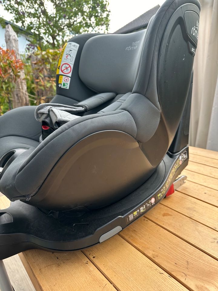 Kindersitz Britax Römer Dual Fix M i Size in Weingarten