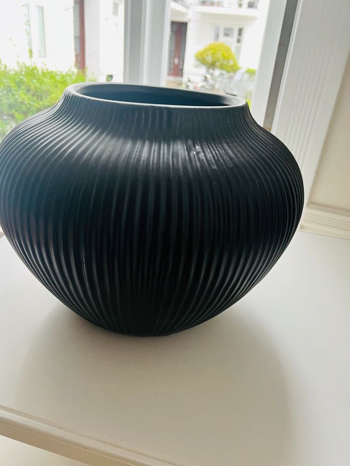 Nordal Vase. Keramik. Schwarz .Dekoration in Hamburg