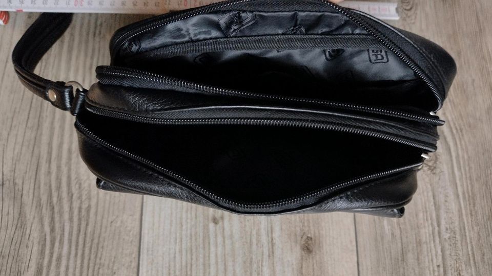 Handgelenk-Tasche für Männer in Hamburg