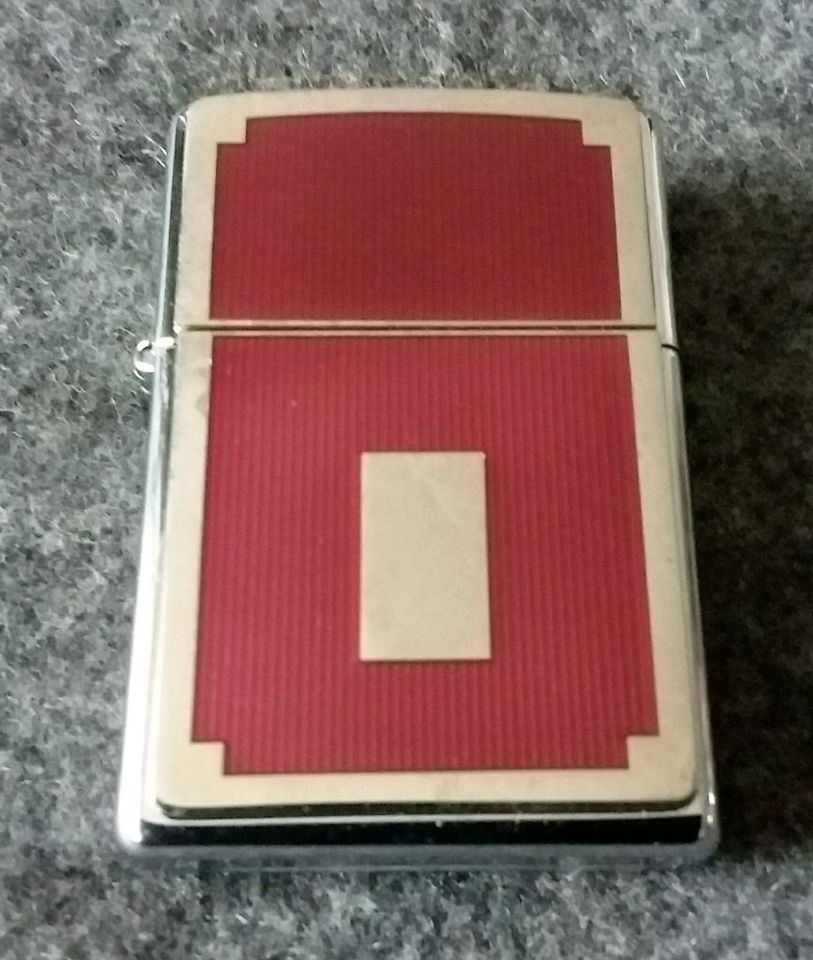 Zippo "Dunkelrot/Silber" in Königsbronn