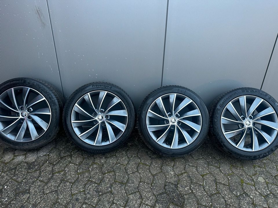 4x original Skoda Felgen 8Jx18 ET44 235 45 R18 98Y DOT0121 in Müllenbach (bei Adenau)