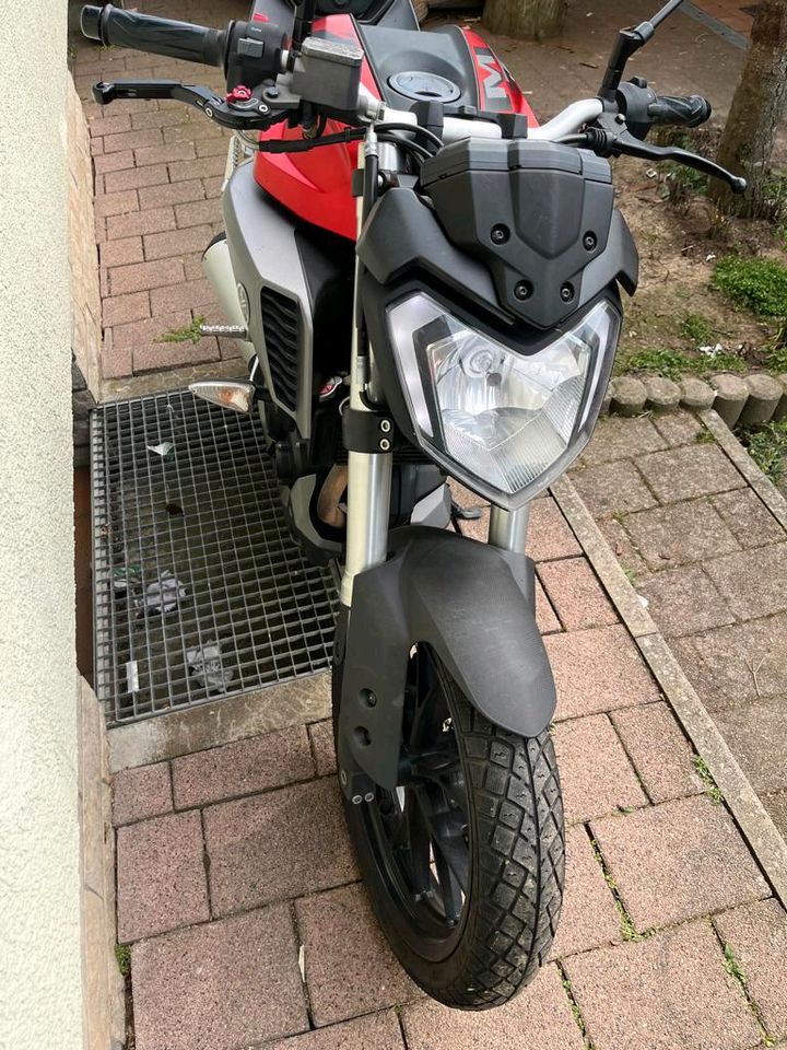 Motorrad Yamaha MT 125 in Langenfeld