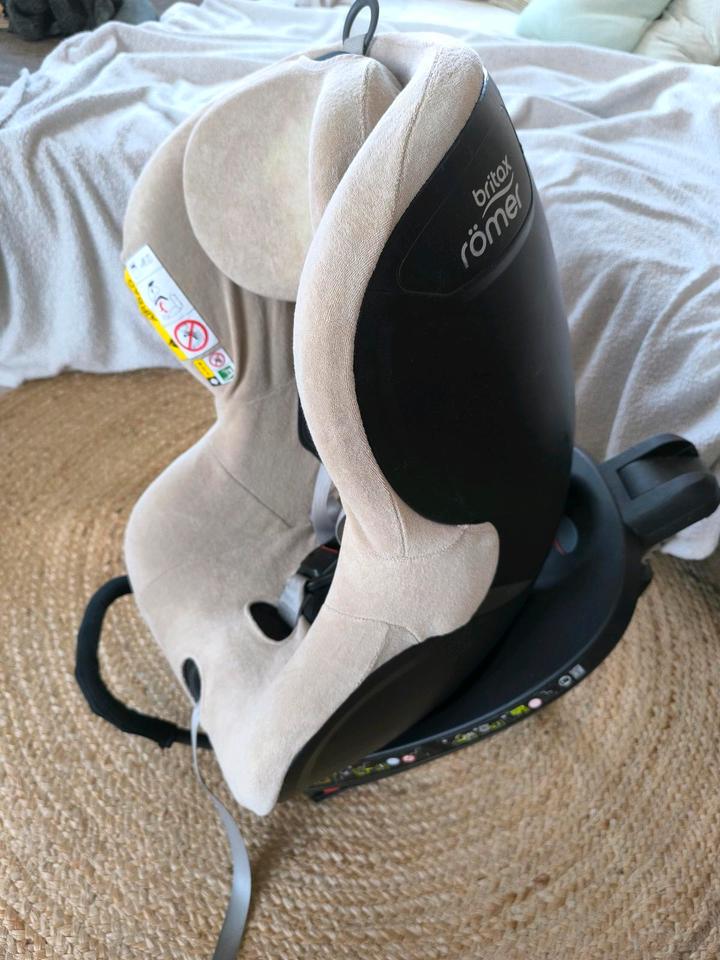 Kindersitz Britax Römer Dualfix2 R drehbar, inkl. Sommerbezug in Hannover