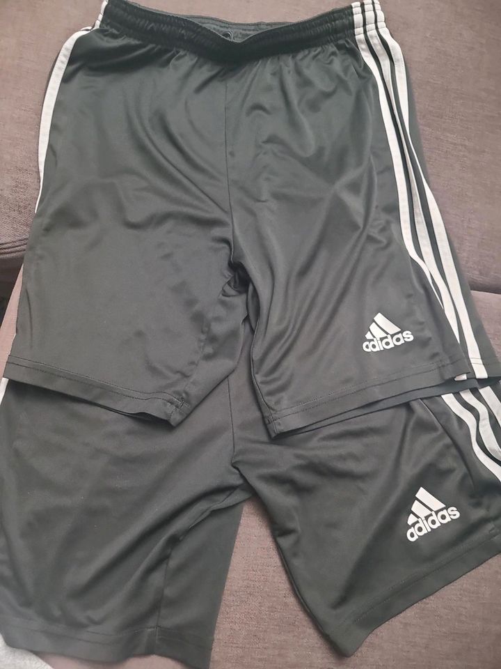 Adidas Sporthose Gr. 164 und Gr. 176 in Bad Arolsen