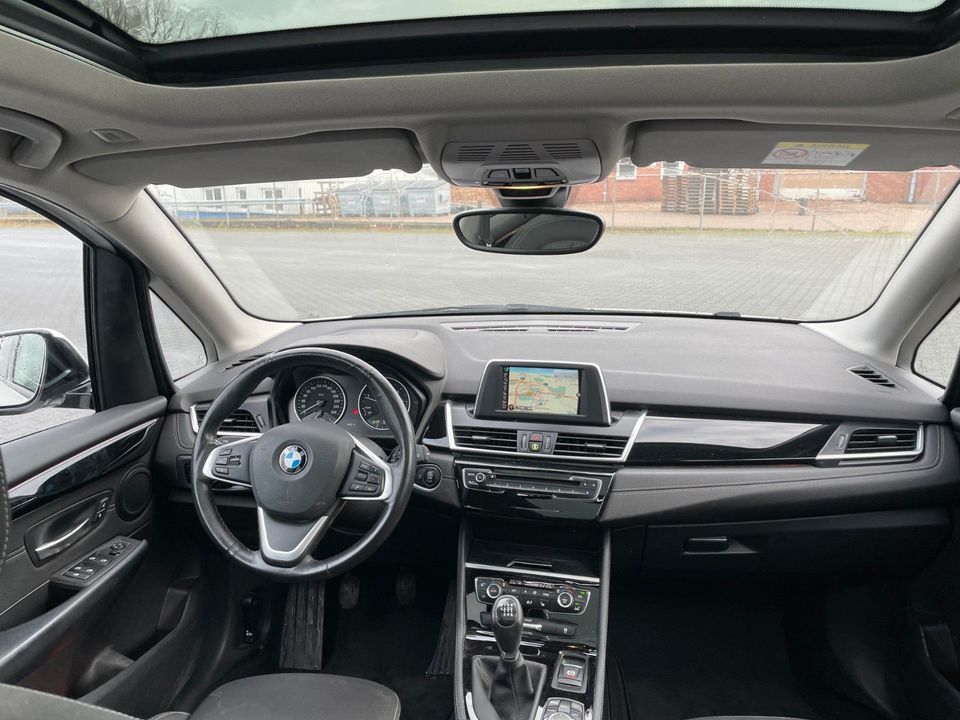 BMW 218 d Panorama / LED / Navigation in Bad Bentheim