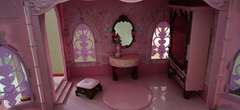 Schloß Baby Born Traum Barbie rosa in Zeltingen-Rachtig