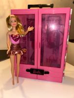 Barbie Kleiderschrank (tragbar) + Gratis Barbie Herz Bochum - Bochum-Ost Vorschau