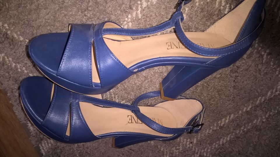 sehr schöne Madeleine Sandalen High Heels Leder blau Gr. 39 in Niedernhausen