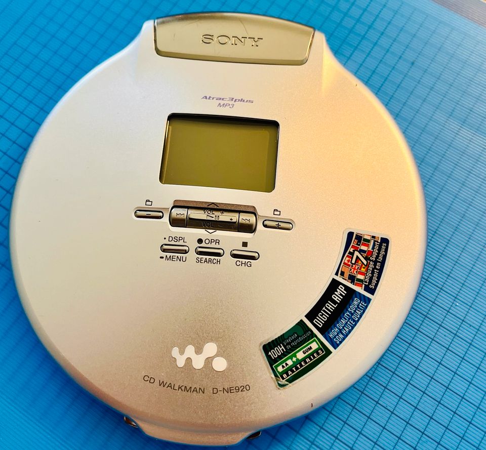 SONY CD WALKMAN D-NE920 mp3 DISCMAN in Hilden