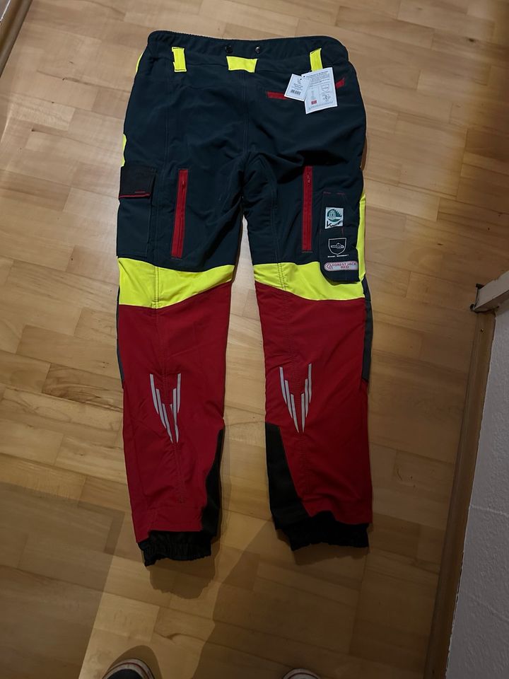 Schnittschutzhose  Größe 54/56 in Bräunlingen