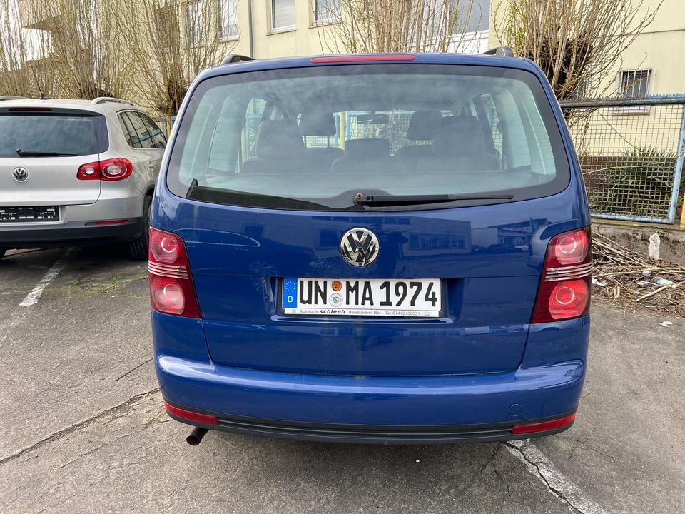 Volkswagen Touran 2.0 Gas/Benzin in Oberhausen