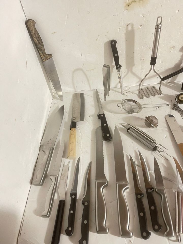 Messer Küchenmesser Suppenkelle Küchenhelfer Nussknacker in Kaltenkirchen