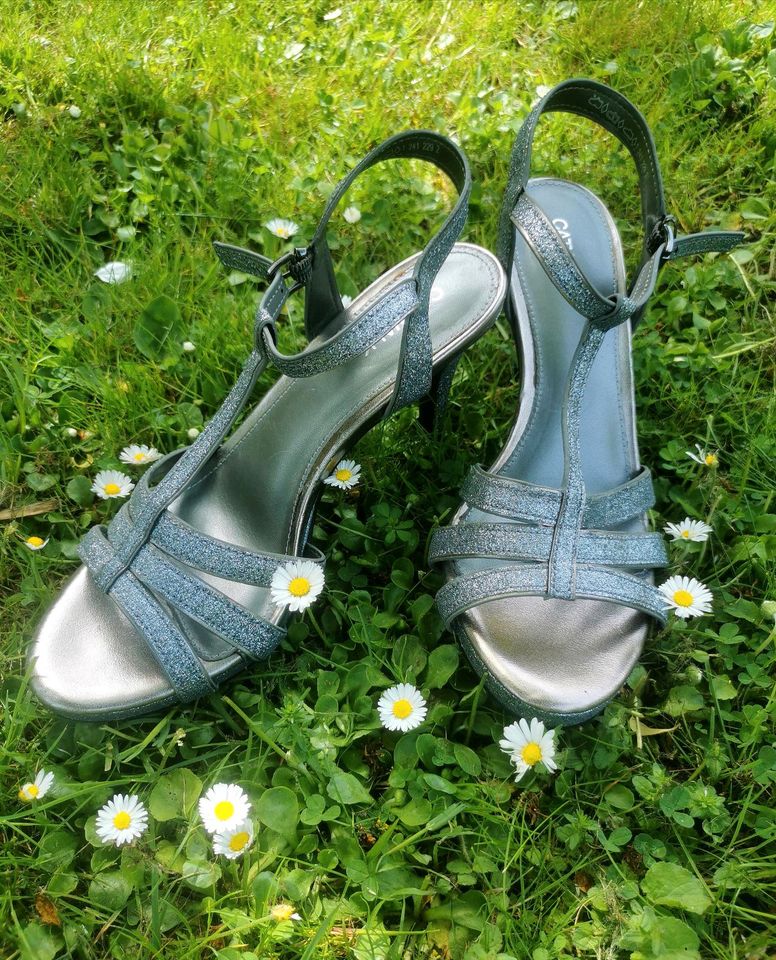 Wunderschöne silberne Schuhe in Salzwedel