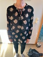 Bluse S. Oliver schwarz 42 XL Blumenmuster Sachsen - Schneeberg Vorschau