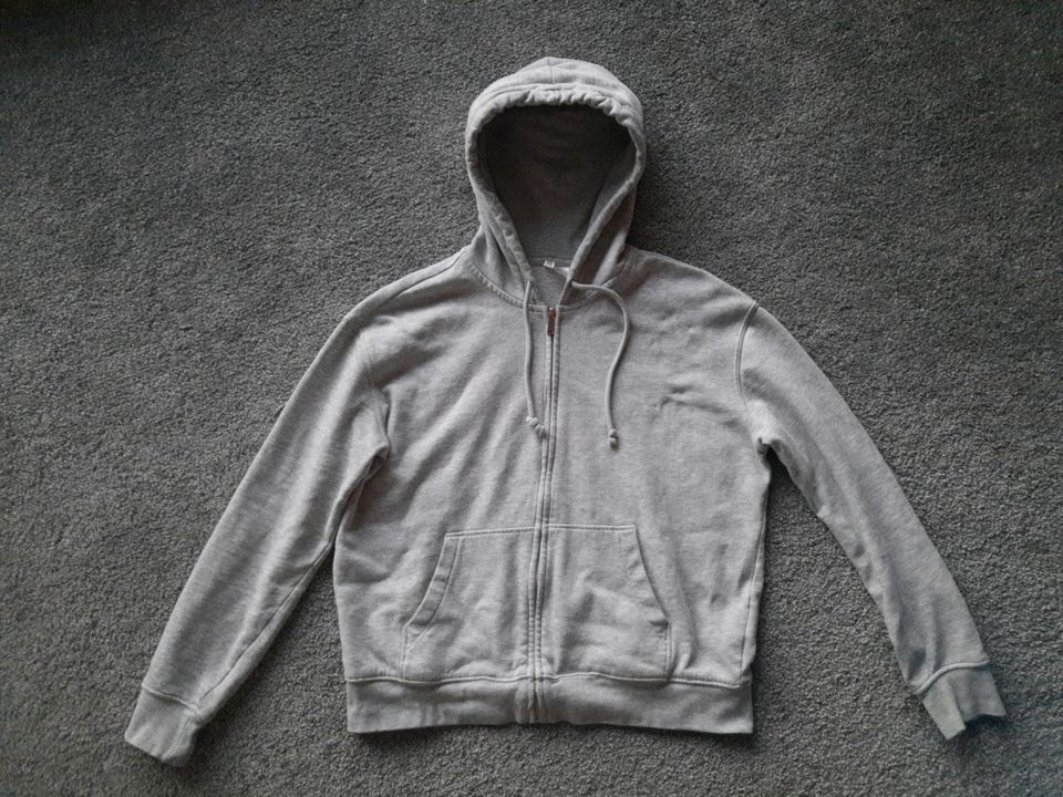 H&M Basic graue Sweatjacke Gr. S in Bückeburg