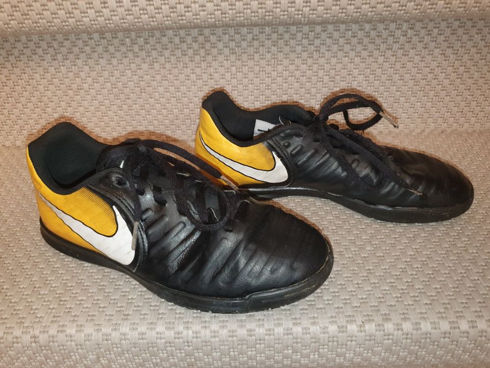 NIKE SPORTSCHUHE FREIZEITSCHUHE  GR 38,5  / 6 in Reutlingen